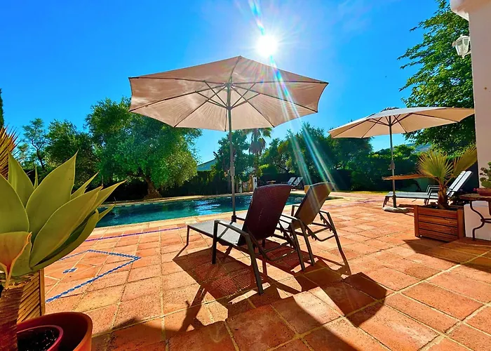 Maridadi 度假居 *